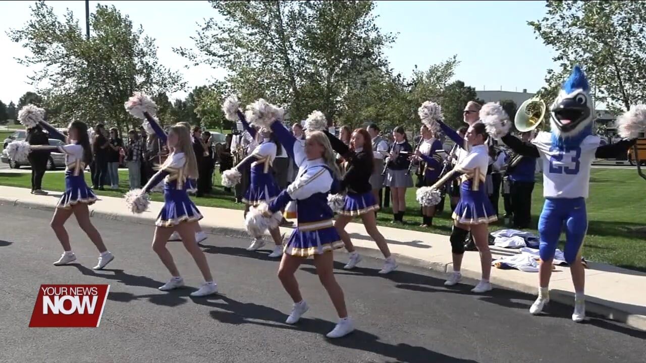 The Meadows of Delphos throws tailgate party for Jefferson and St. John's football teams